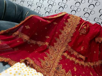 bridal dress condition bht achi hai