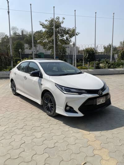 Toyatq corolla altis grande X black interior