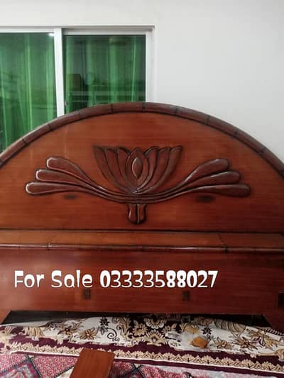 king size wooden bed