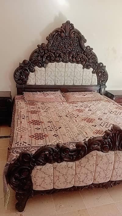 Chinoti bed Set with side Table and Dressing
