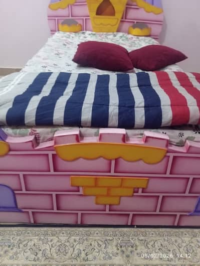 Like new beautiful kids bed