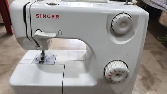 Singer Sewing Machine 8280