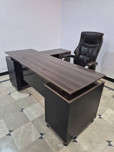 Executive Office Table with Boss Chair – Used, Excellent Condition