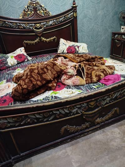 bed set with 2 site table dressing and showcase