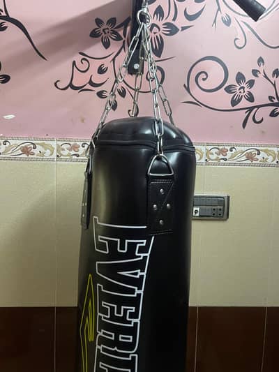 4ft heavy duty punching bag. FREE HANDWRAPS FOR FIRST THREE CUSTOMERS!