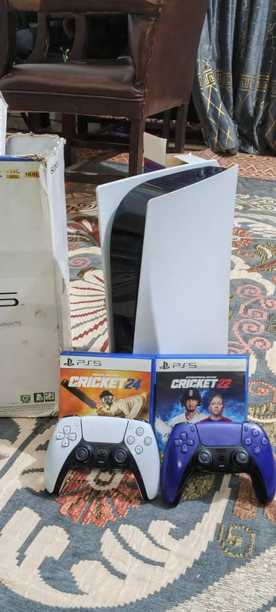 Ps5 825GB disc version with 2 controller