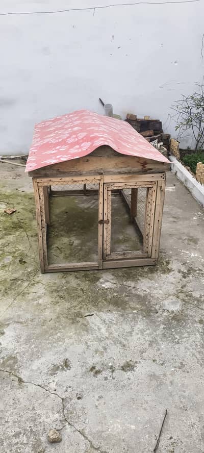 chicken coop مرغیوں کا پنجرہ
