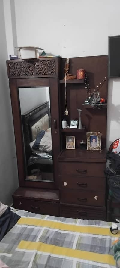 DRESSING TABLE GOOD CONDITION,  STORAGE. 6DRAWAERS