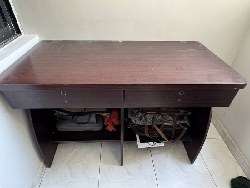 Study / Office table 0