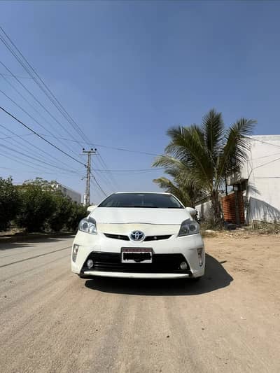 I am selling my toyota pirus 2013 model