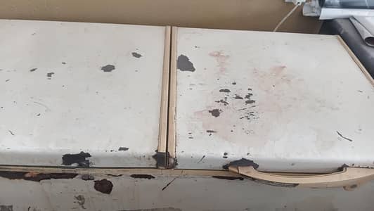 condition bhr sy kharab hy plastic utri hui thori cooling best hy