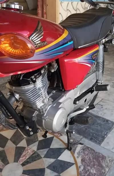 honda cg 125.  +03425820107