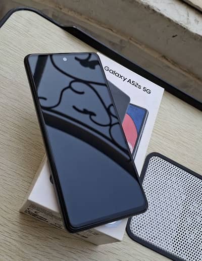Selling Samsung Galaxy A52s 5G, 9/10 condition