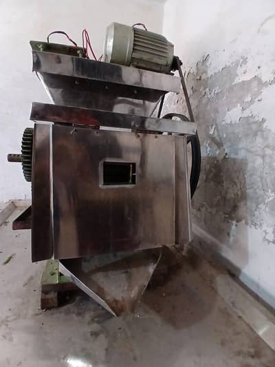 Sugarcane juice machine. Gannay ki machine