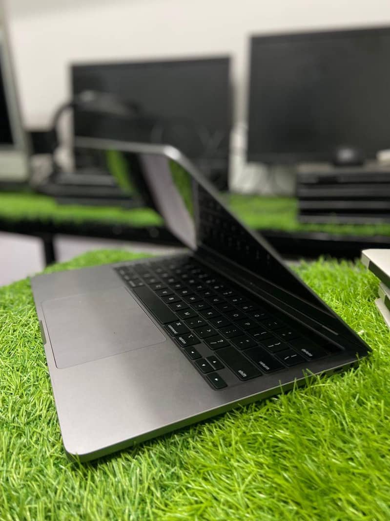 MacBook Pro (13-inch, 2020, Four Thunderbolt 3 ports) - Laptops 2