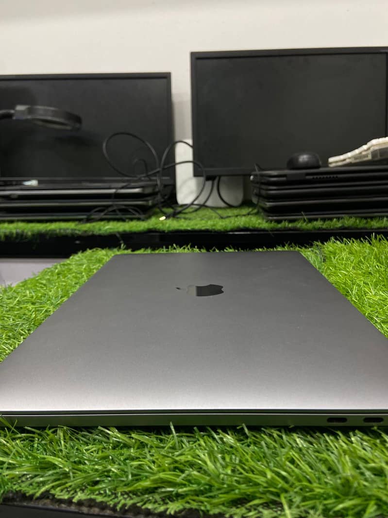 MacBook Pro (13-inch, 2020, Four Thunderbolt 3 ports) - Laptops 3