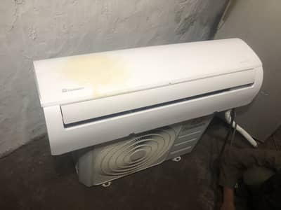 Dawlance ac 1.5 gas tohei se kam hy baki all ok