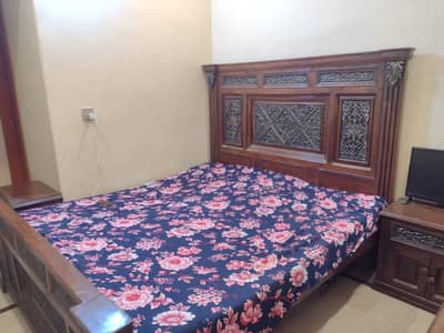 New Solid Sheesham Chiniot King Size Bed - Excellent Condition