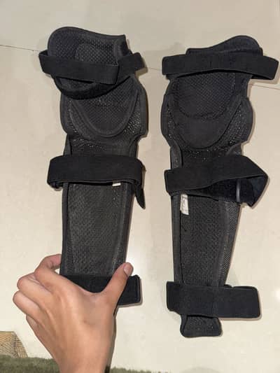 DAINESE HARD SHORT E1 ] KNEE + SHIN GUARDS