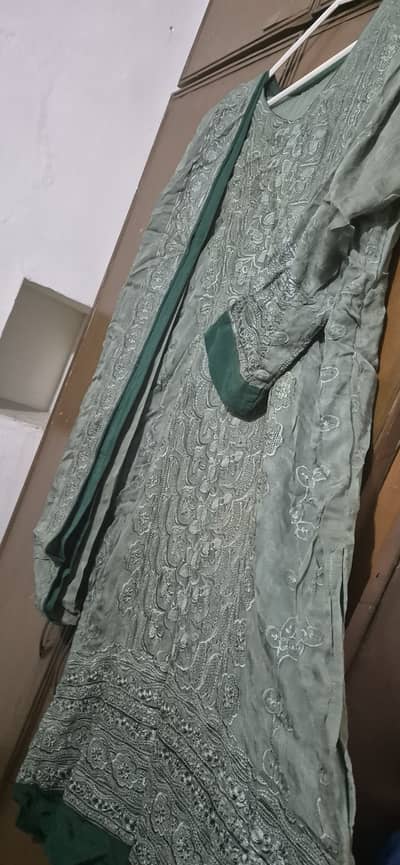 Color is deep and looks is very alegance