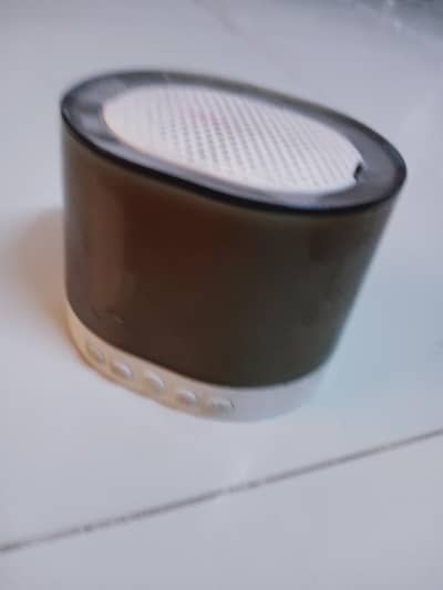 Bluetooth speaker with RJB light