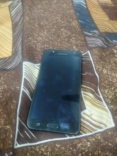 Samsung Galaxy J7 core PT approved with original charger good conditio