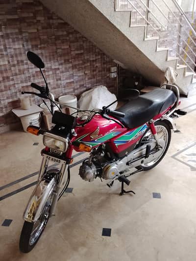 ہونڈا سی ڈی 70 ریڈ کلر