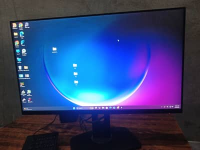 Dell 27 inches ips led fresh conditions without any spots