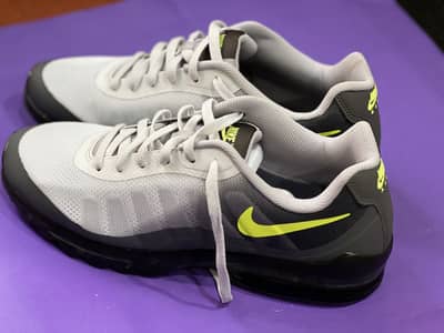 Nike air max invigor brand new