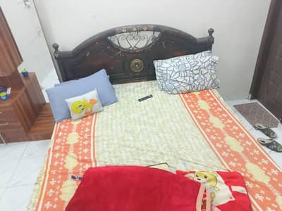 wodden bed used