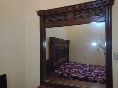 New Solid Sheesham Chiniot Dressing Table - Excellent Condition