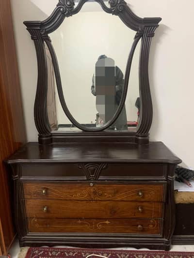 Dressing table  with 3 drawers
