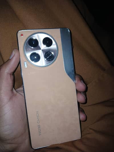 Camon 30 12/256 complete box exchange posible