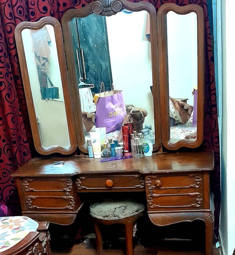 dressing table 1
