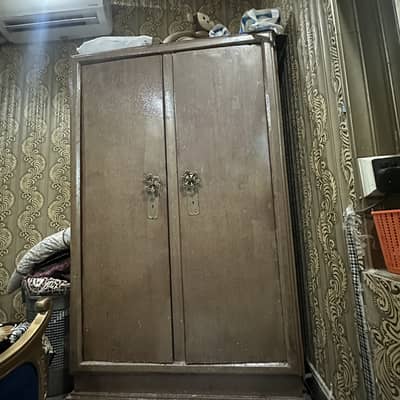 Iron wardrobe ha achi quality ki ha or kafi kazboot ha