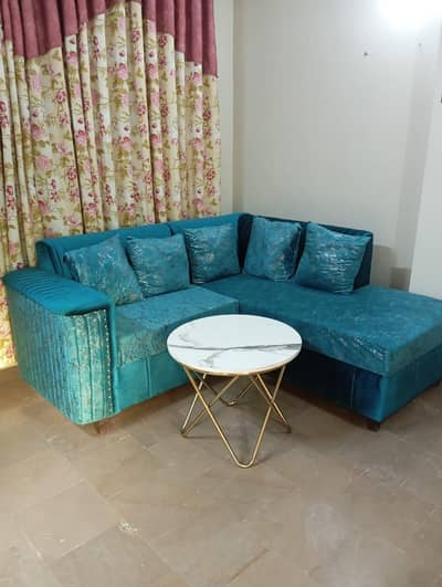 L shaped 4/5 Seater sofa for SALE