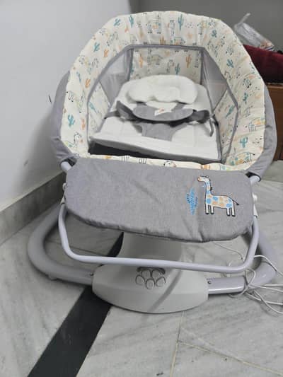 Mastela 3-in-1 Deluxe Multi-Functional Bassinet Auto Baby Swing.