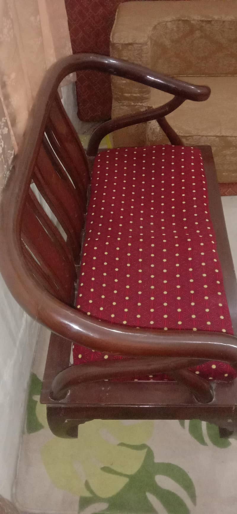 سیکنڈ ہینڈ لکڑی کا صوفہ سیٹ فروخت کے لیے دستیاب ہے، 2