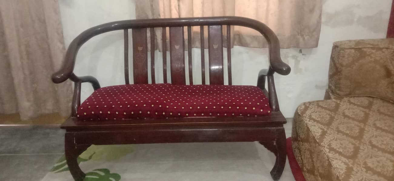 سیکنڈ ہینڈ لکڑی کا صوفہ سیٹ فروخت کے لیے دستیاب ہے، 3