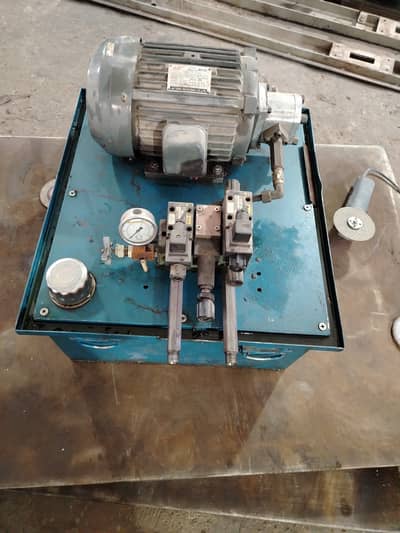 Hydraulic tenki 5hp with 2 hydraulic Jack