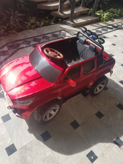KIDS CAR BETTERY OPERATES  WITH REMOTE