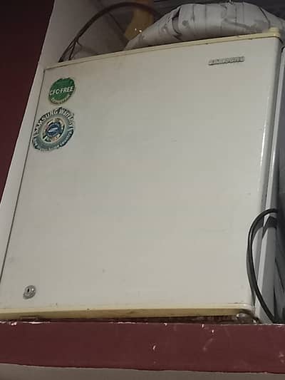Samsung mini refrigerator