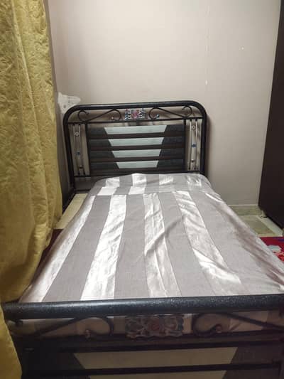 iron bed good condition 2 person bed without mattress