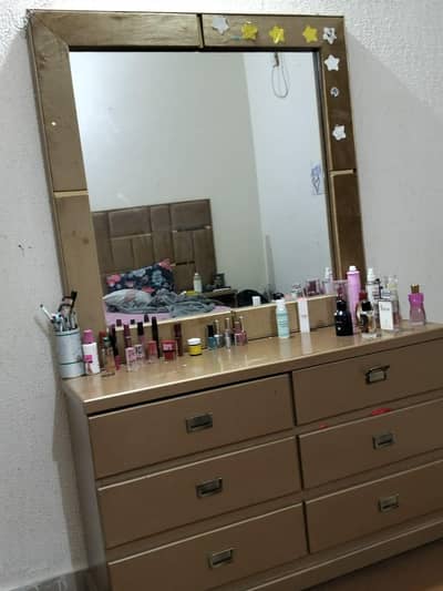 bed side table dressing