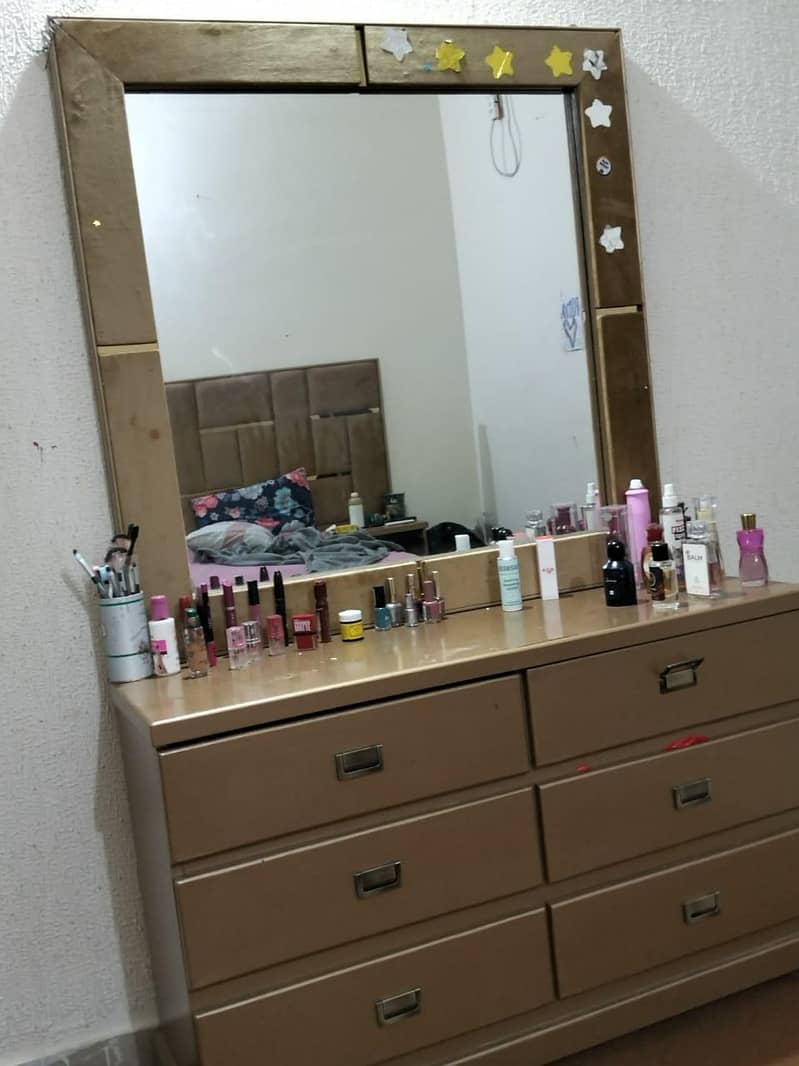 bed side table dressing 0