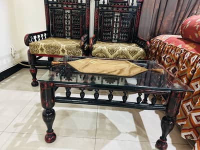 Peerra chairs with table