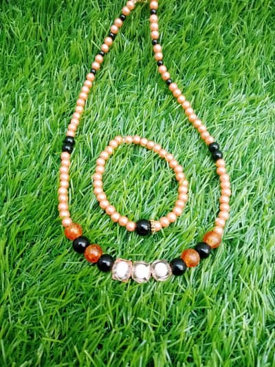 beautiful beads necklace with bracelets