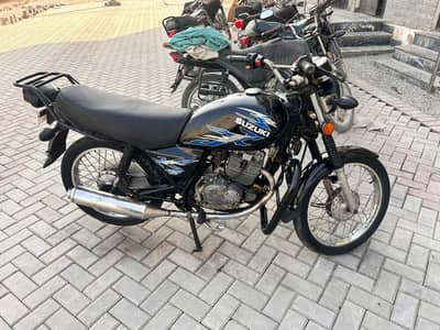 Suzuki GS 150 2016