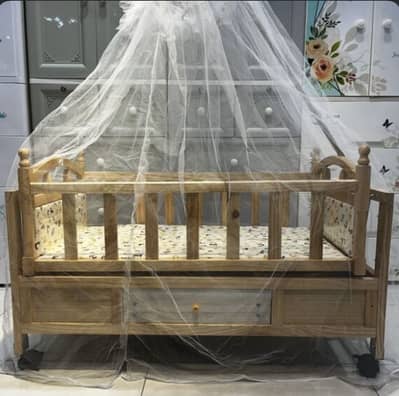 Baby cot with net
