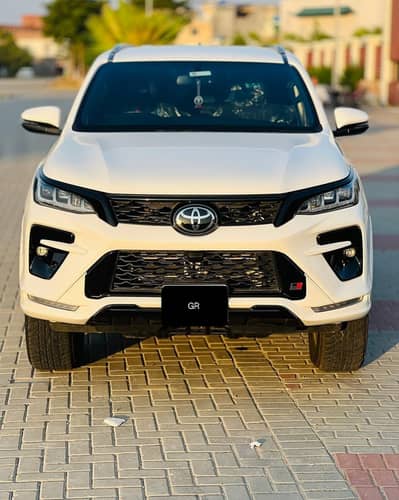Toyota Fortuner GR-S